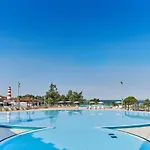 乌马格放松公园露营地 假日公园 4*